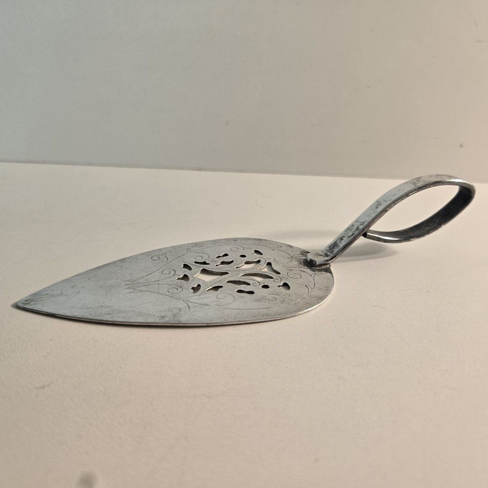 WA ITALY SILVERPLATE LOOP HANDLED PASTRY CHEESE SERVER CHARCUTERIE SERVEWEAR